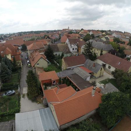 Abszolut Vendeghaz Кестхей Экстерьер фото