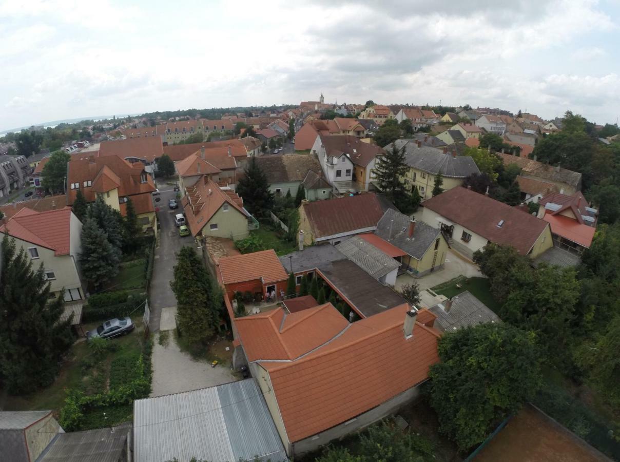 Abszolut Vendeghaz Кестхей Экстерьер фото