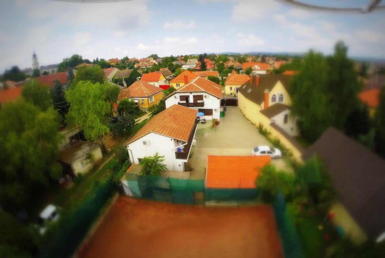 Abszolut Vendeghaz Кестхей Экстерьер фото
